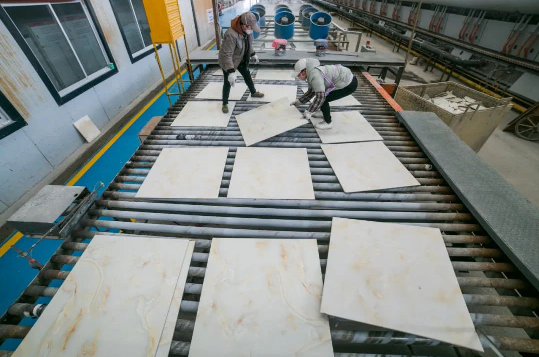 陶瓷廠廢氣惡臭讓人苦不堪言，Dejing的凈?除臭劑幫助企業達標排放！