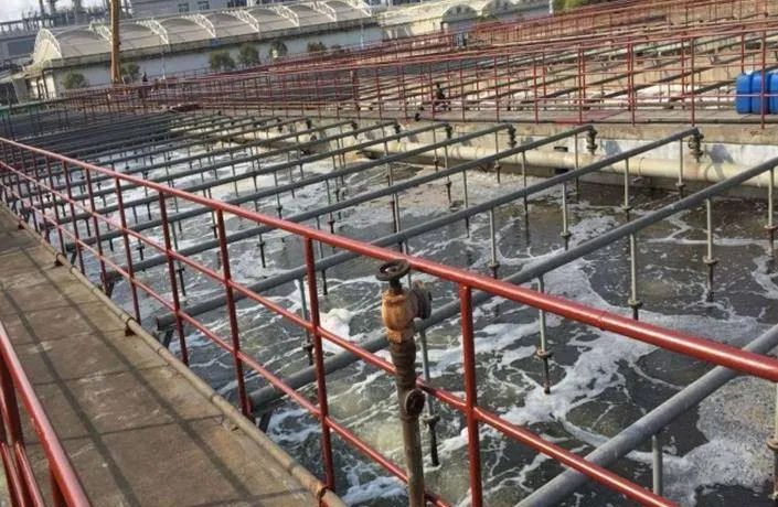 化工廠污水、污泥“臭氣熏天”遭投訴，該如何解決？